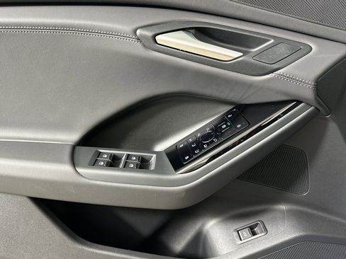 New 2025 Audi Q6 e-tron Premium Plus image 10