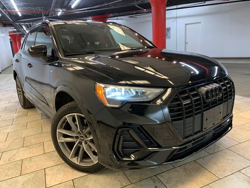 Used 2022 Audi Q3 2.0T Premium w/ Black Optic Sport Package AWD/4WD image 3