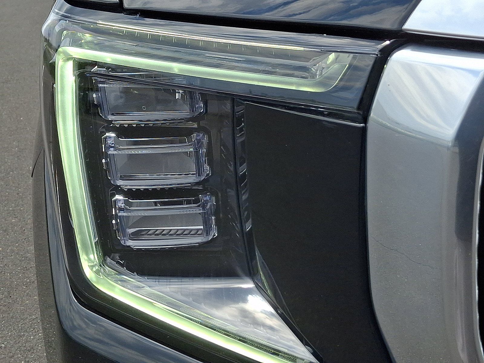 Used 2022 GMC Yukon XL Denali w/ Max Trailering Package AWD/4WD image 9