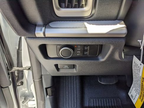 Used 2025 Ford Expedition XL AWD/4WD image 30