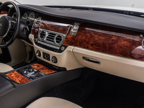 Used 2010 Rolls-Royce Ghost RWD image 14