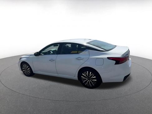 Used 2025 Nissan Altima 2.5 SV FWD image 10