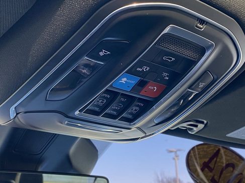 Used 2024 Jeep Wagoneer PREMIUM GROUP w/ Premium Group I image 21