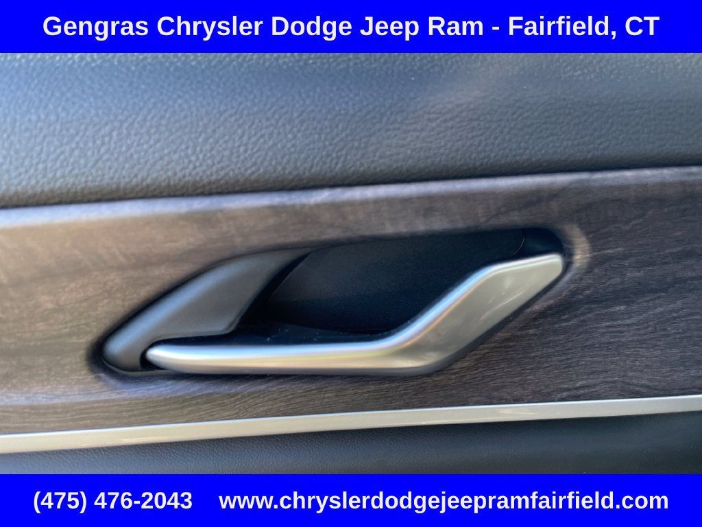 Used 2023 Jeep Grand Cherokee L Limited w/ Luxury Tech Group II AWD/4WD image 38