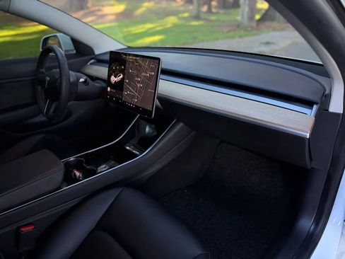 Used 2019 Tesla Model 3 Standard Range Plus image 21