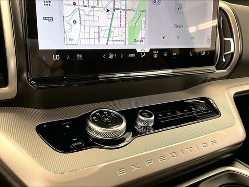 Certified 2025 Ford Expedition Active AWD/4WD image 32