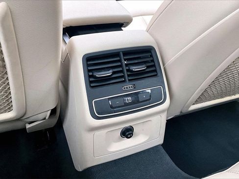 Used 2022 Audi A4 2.0T Premium w/ Convenience Package image 10