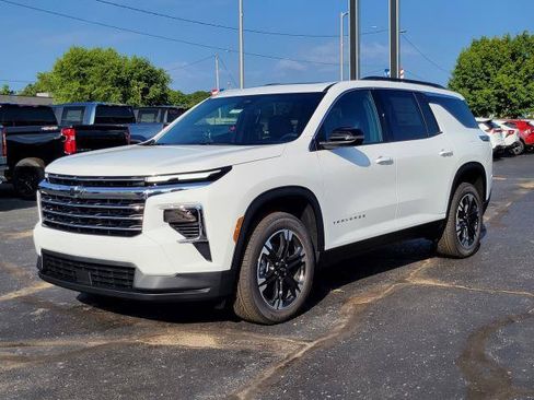 New 2027 Chevrolet Traverse LT w/ Sun and Wheel Package AWD/4WD image 4