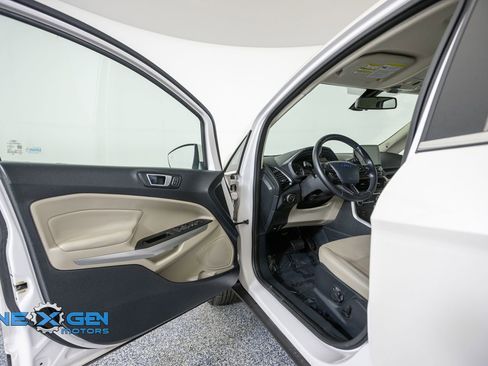 Used 2018 Ford EcoSport Titanium w/ Titanium Cold Weather Package AWD/4WD image 9