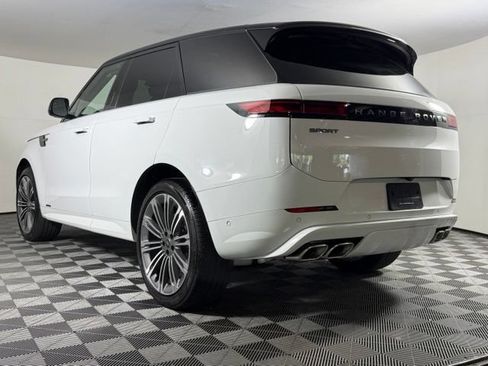 Used 2025 Land Rover Range Rover Sport Autobiography AWD/4WD image 4