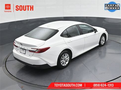 Used 2025 Toyota Camry LE image 39