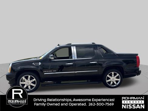 Used 2011 Cadillac Escalade EXT Premium AWD/4WD image 2