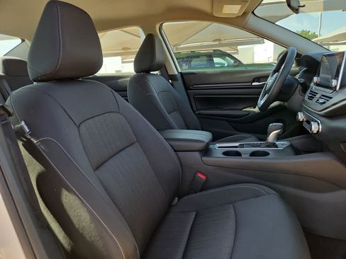 Used 2025 Nissan Altima 2.5 SV FWD image 18