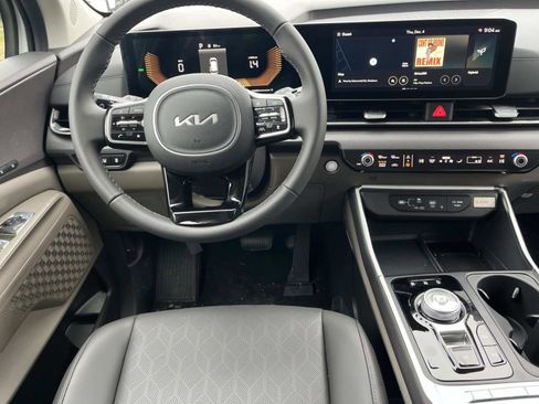 New 2026 Kia Carnival EX FWD image 9
