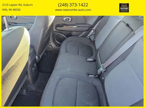 Used 2017 Kia Soul + image 12