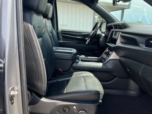 Used 2022 GMC Yukon XL Denali w/ Denali Premium Package AWD/4WD image 29