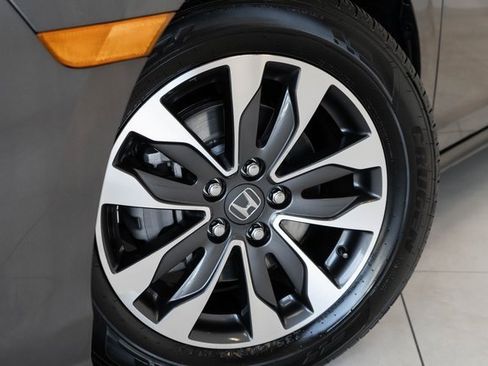 Certified 2024 Honda Odyssey EX-L image 2