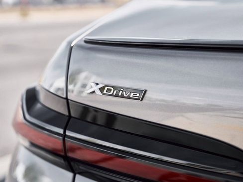 Used 2024 BMW 760i xDrive image 11