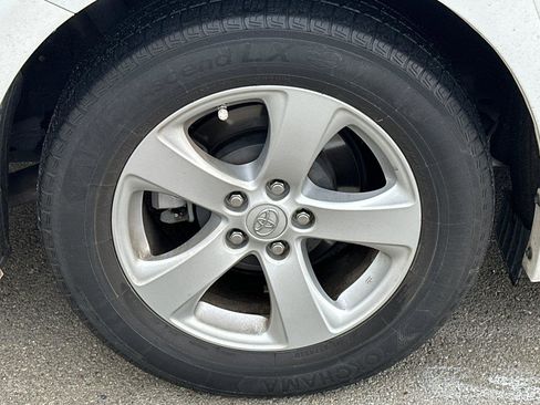 Used 2017 Toyota Sienna LE image 6