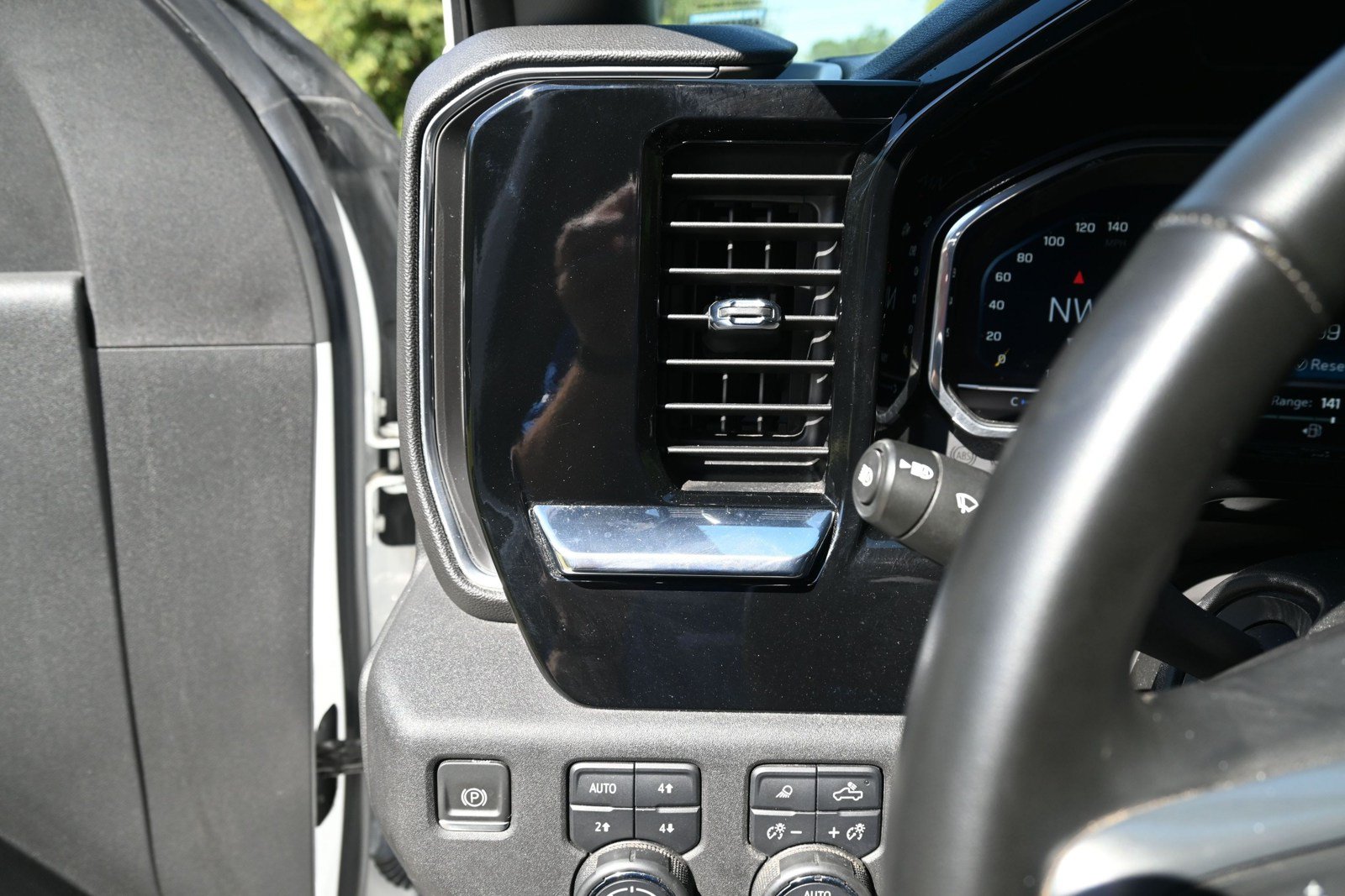 Used 2024 Chevrolet Silverado 3500 LTZ w/ LTZ Convenience Package AWD/4WD image 30