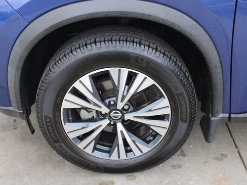 Used 2021 Nissan Rogue SV image 12