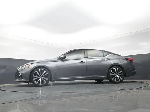 Used 2020 Nissan Altima 2.0 Platinum FWD image 25