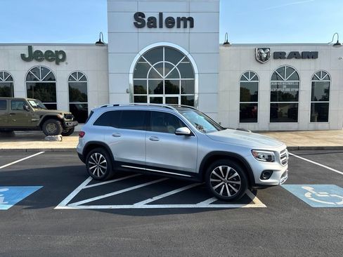 Used 2023 Mercedes-Benz GLB 250 image 1