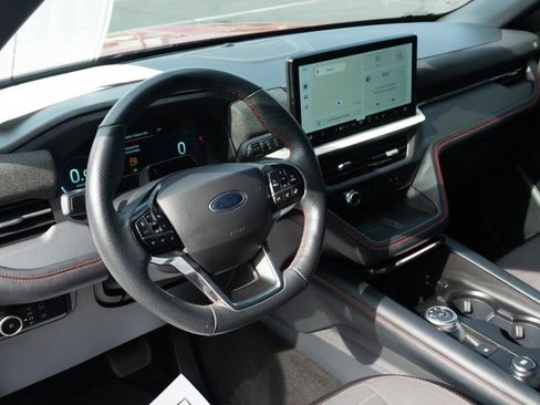Used 2025 Ford Explorer ST-Line w/ Premium Package RWD image 3