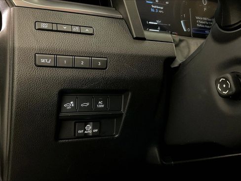 Used 2024 Lexus GX 550 w/ Accessory Package (2T) AWD/4WD image 37