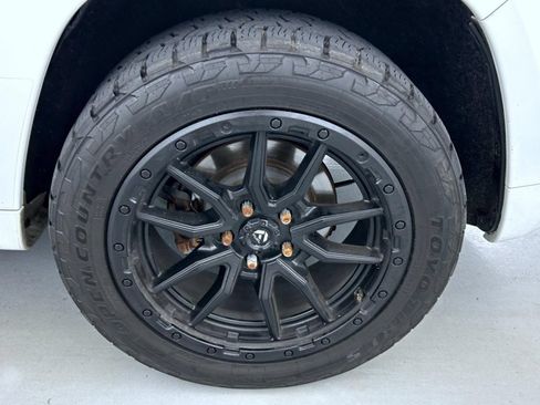 Used 2020 Jeep Grand Cherokee High Altitude AWD/4WD image 23