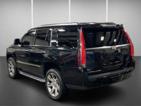 Used 2015 Cadillac Escalade Luxury AWD/4WD image 5
