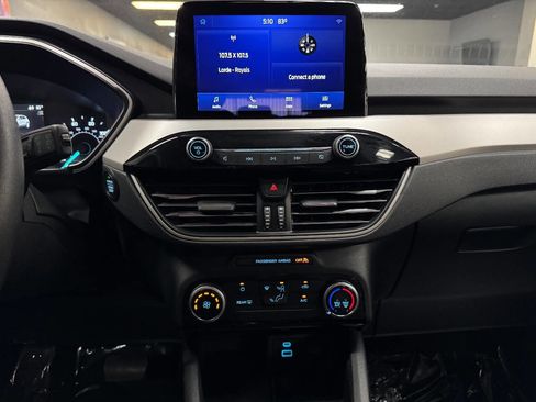 Used 2022 Ford Escape SE image 25