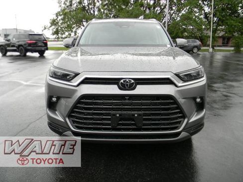 Used 2025 Toyota Grand Highlander AWD Hybrid image 6