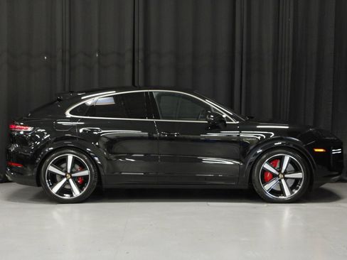 Certified 2025 Porsche Cayenne Turbo w/ Premium Package Plus AWD/4WD image 8