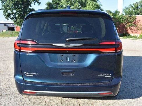 Used 2021 Chrysler Pacifica Limited w/ Uconnect Theater Family Group AWD/4WD image 7