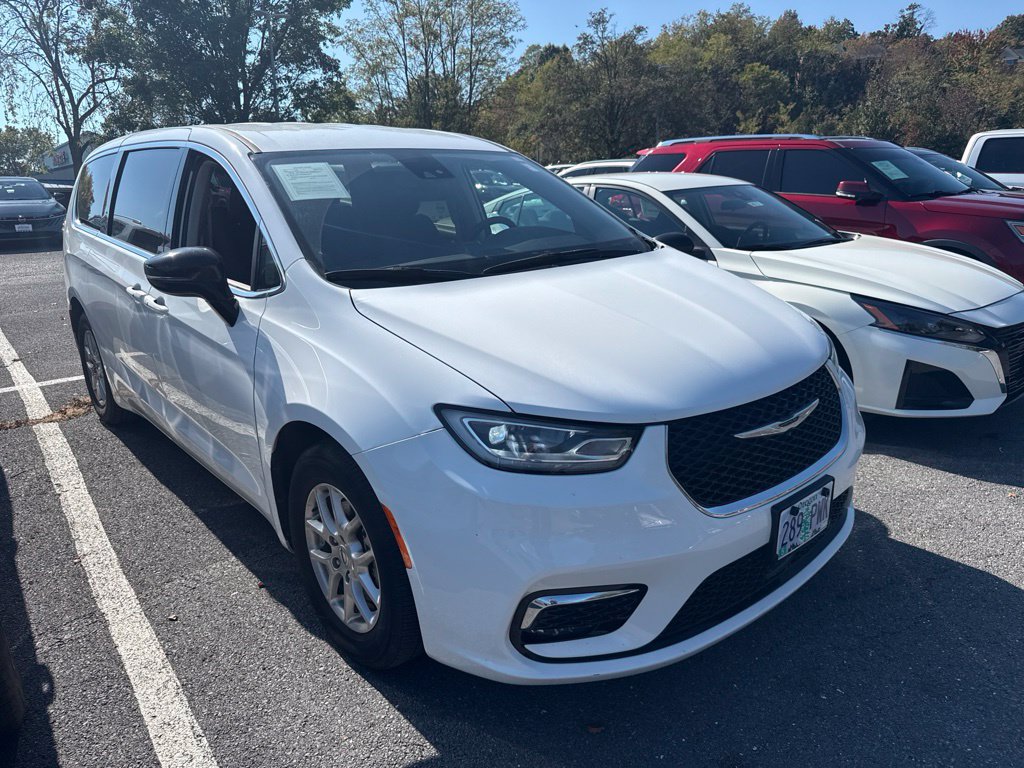 Used 2024 Chrysler Pacifica Touring-L FWD image 1