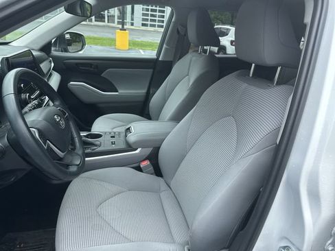Used 2023 Toyota Highlander LE FWD image 15