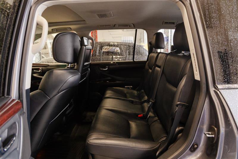 Used 2015 Lexus LX 570 4WD w/ Luxury Package image 36