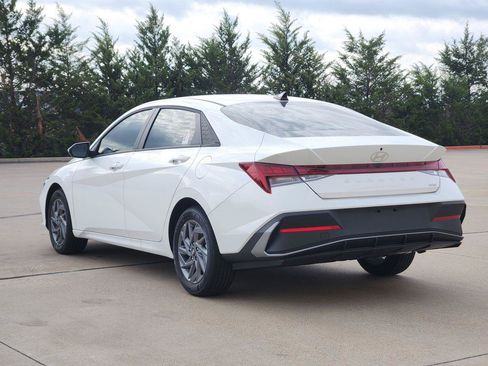 New 2026 Hyundai Elantra Hybrid w/ Cargo Package FWD image 3