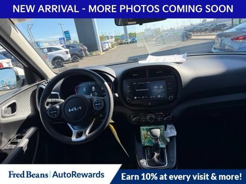 Used 2025 Kia Soul LX w/ LX Technology Package FWD image 11