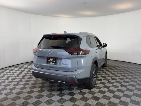 Used 2024 Nissan Rogue SL image 10