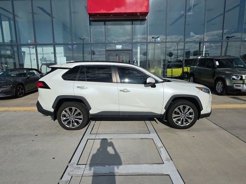 Used 2019 Toyota RAV4 Limited w/ Cold Weather Package AWD/4WD image 3