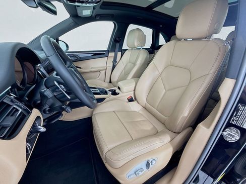 Certified 2025 Porsche Macan image 5