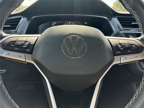 Certified 2023 Volkswagen Tiguan SE FWD image 31