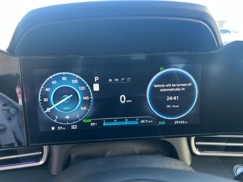 Used 2025 Hyundai Elantra Limited image 40