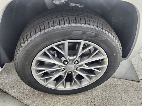 New 2025 Jeep Grand Cherokee L Summit image 36