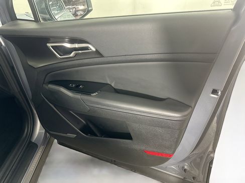 Used 2024 Kia Sportage EX image 31