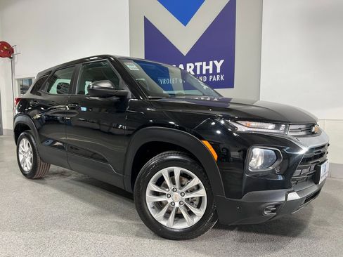Used 2023 Chevrolet TrailBlazer LS image 2