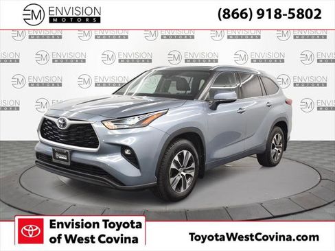 Certified 2022 Toyota Highlander XLE image 1
