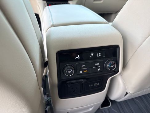 Certified 2023 GMC Acadia Denali w/ Denali Ultimate Package FWD image 42
